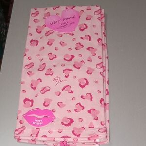 Betsey Johnson Valentines Day Kitchen Towel Set 🩷🩷🩷